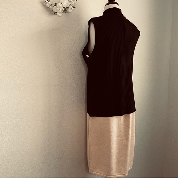 St. John Collection Basics by Marie Gray Mock Neck Knit Sleeveless Blouse - Picture 9 of 11